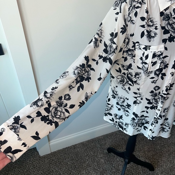 White House Black Market Floral Print Silk Long Sleeve Button Blouse Size 12 - Picture 2 of 9